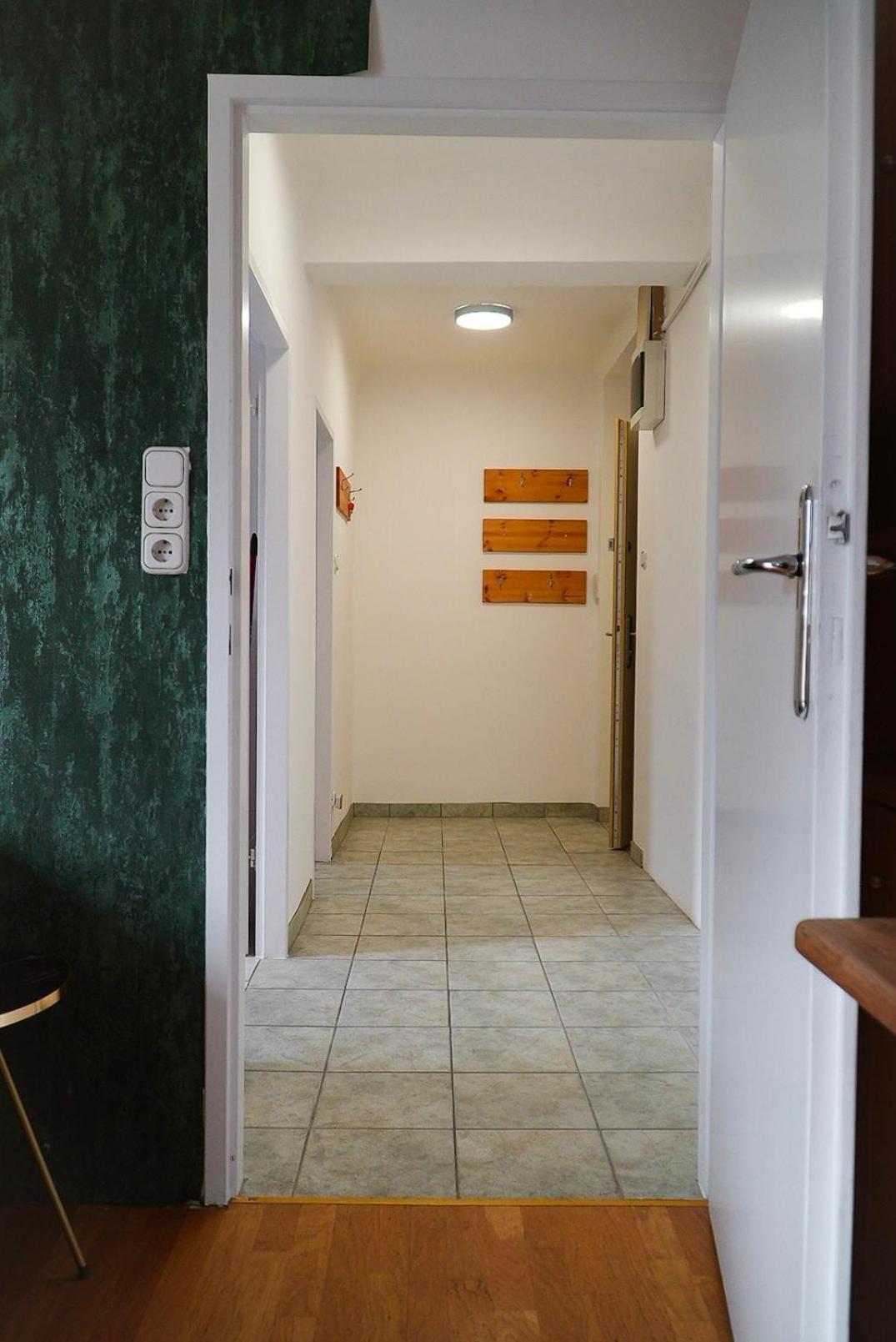 Close To Centre And Next To Hbf And Easy From Airport Apartamento *